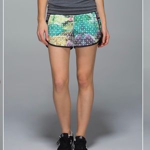 Lululemon Tracker Short II *2-way Stretch
Paradise Grid Very Green Multi / Black